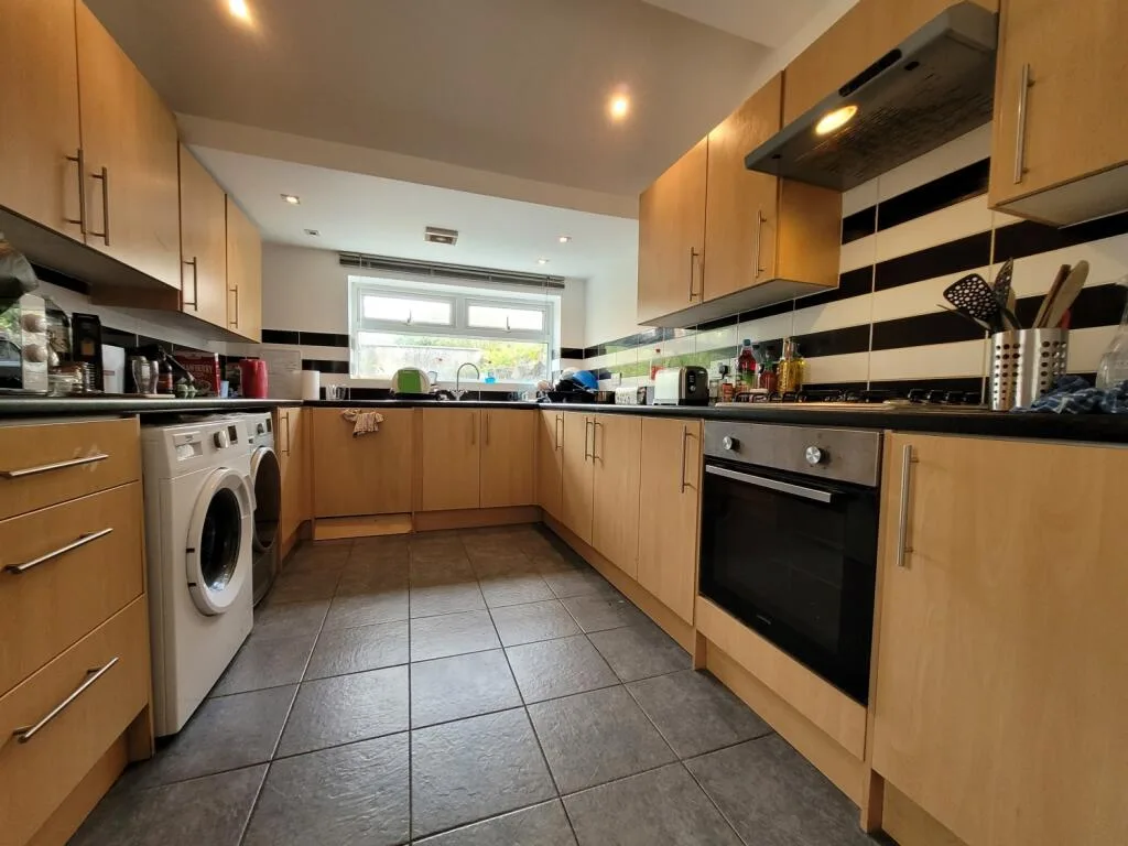 5 bedroom terraced house for rent