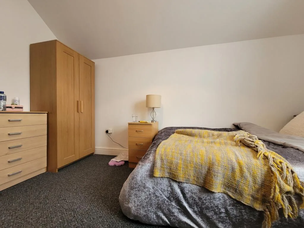 5 bedroom terraced house for rent