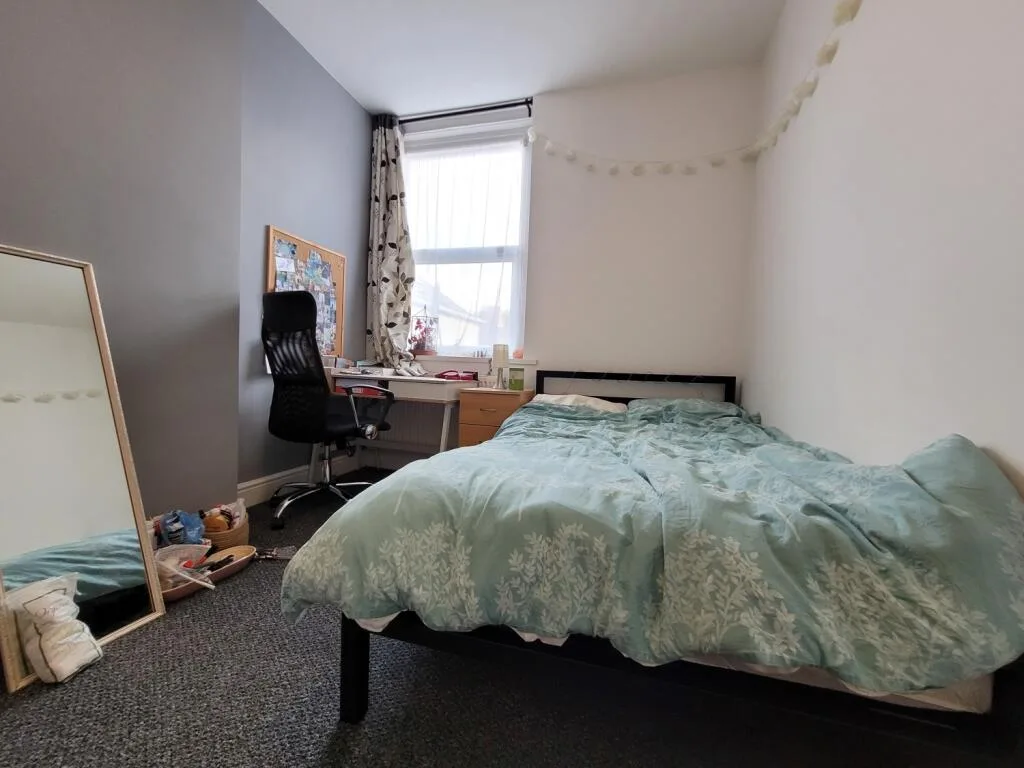 5 bedroom terraced house for rent