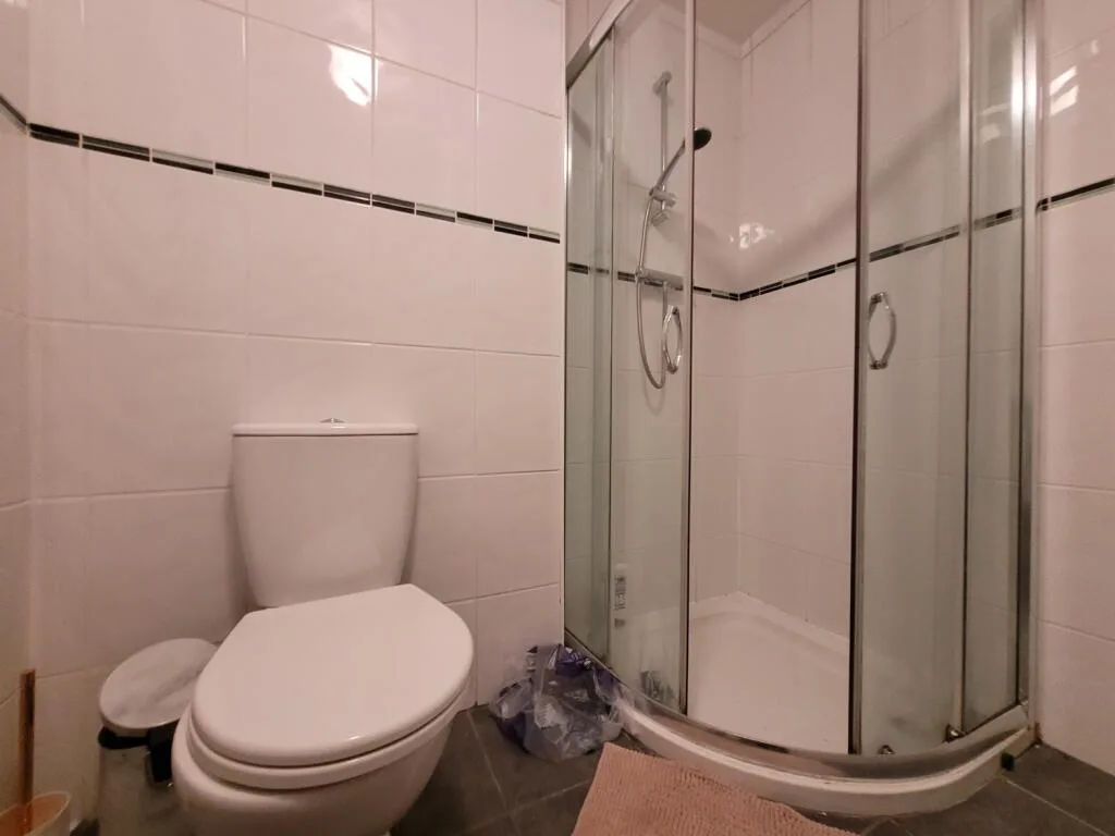 5 bedroom terraced house for rent