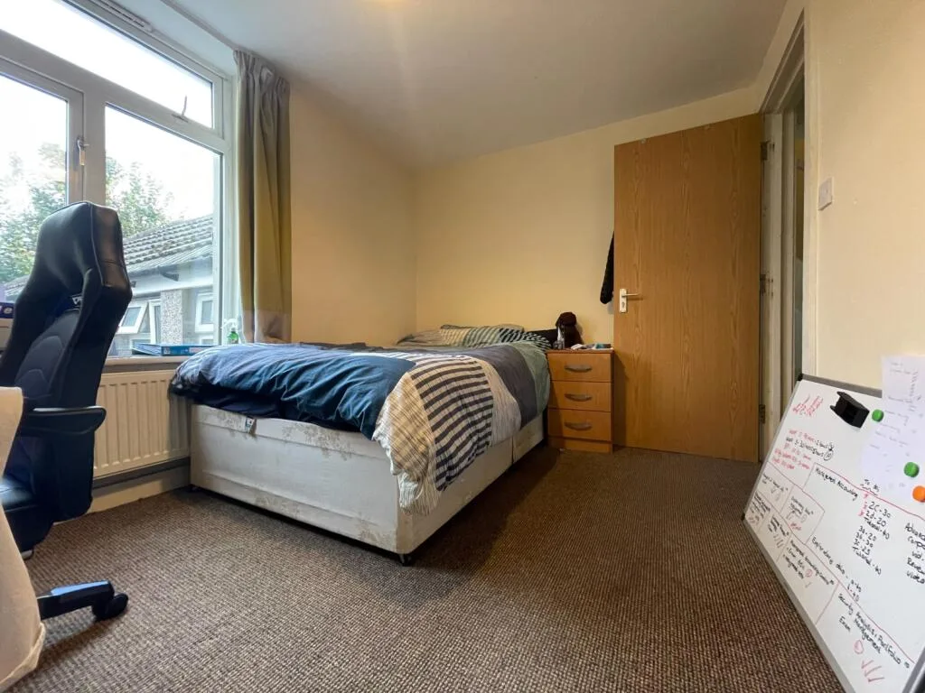 8 bedroom terraced house for rent