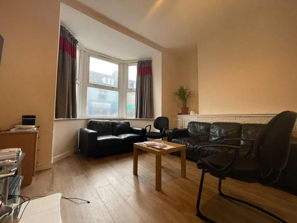 8 bedroom terraced house for rent