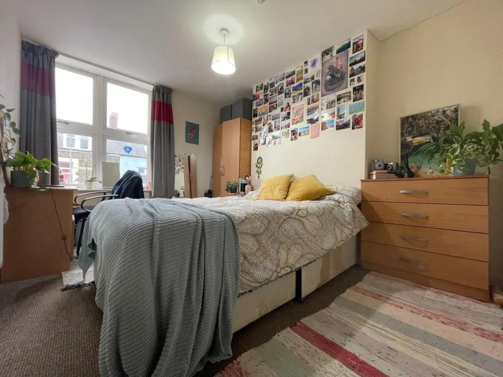 8 bedroom terraced house for rent