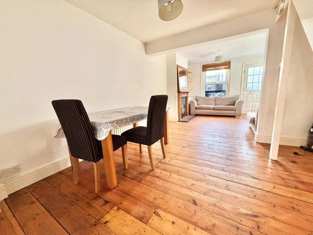 2 bedroom house for rent