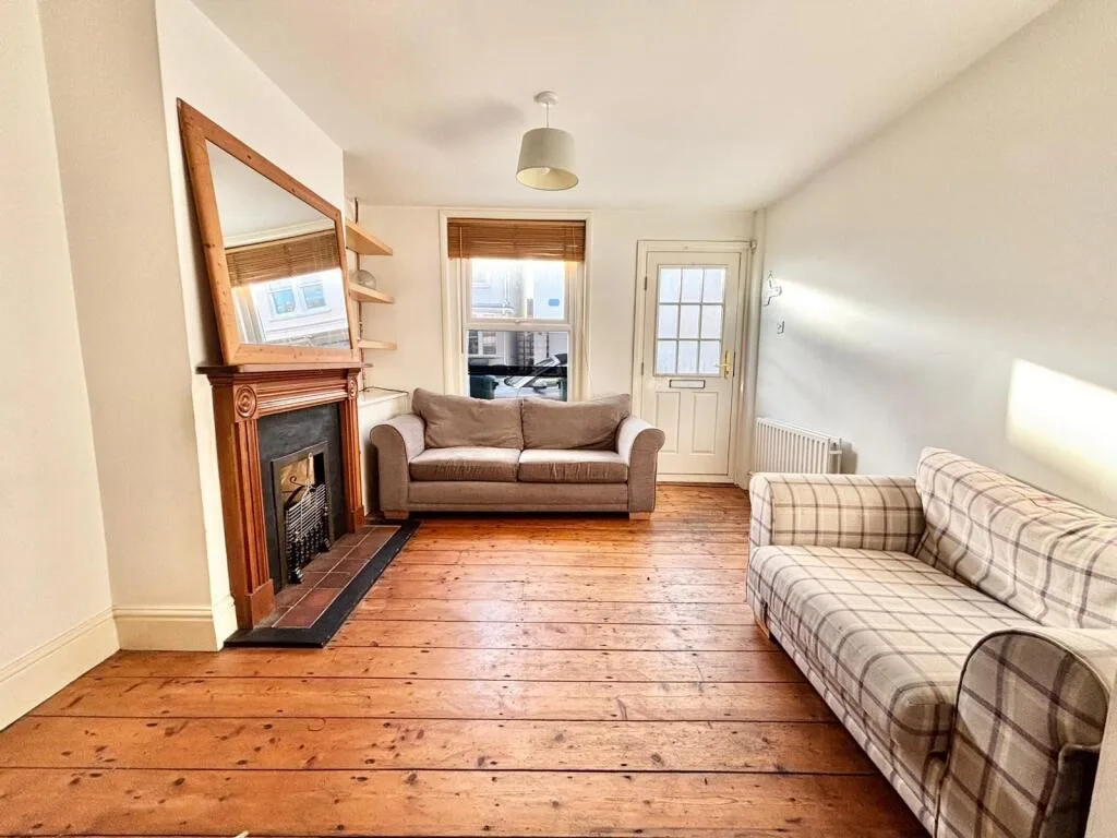 2 bedroom house for rent