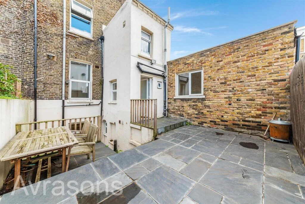 3 bedroom flat for rent
