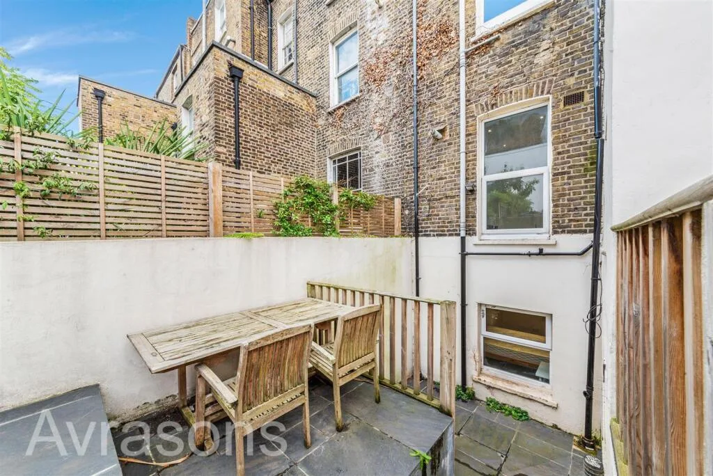 3 bedroom flat for rent
