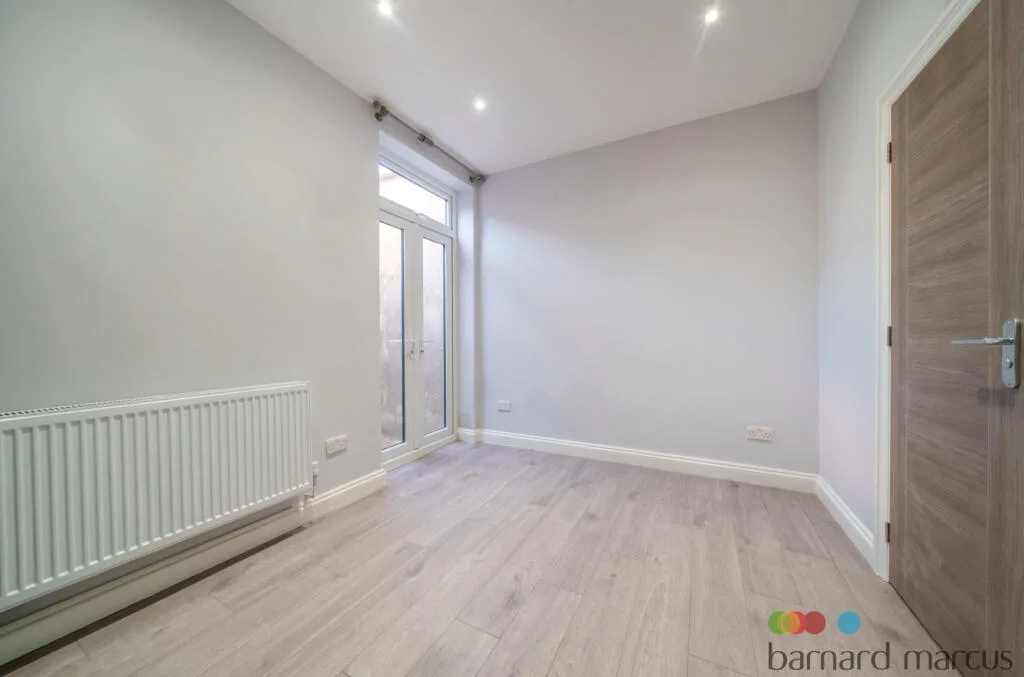 4 bedroom end of terrace house for rent