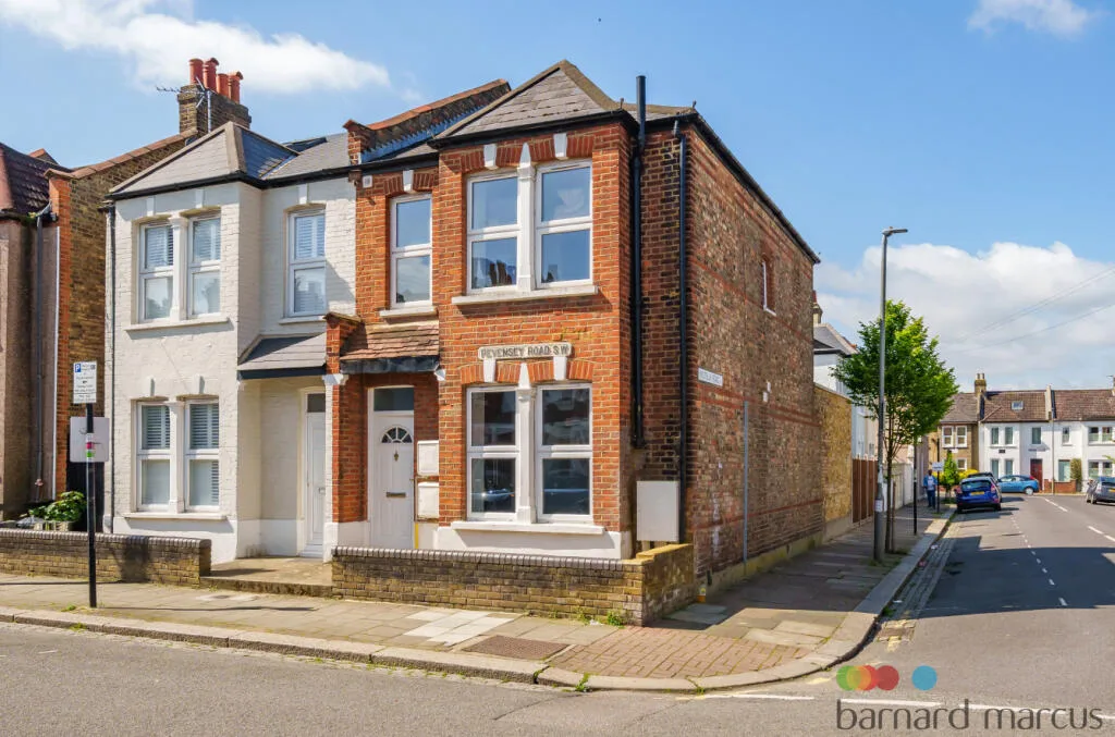 4 bedroom end of terrace house for rent