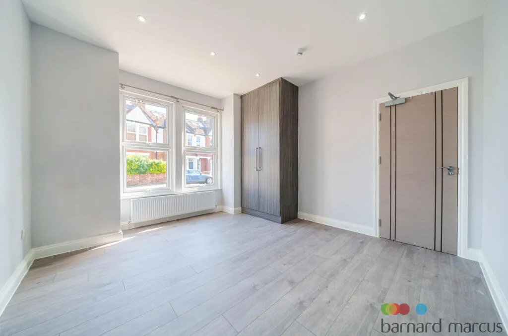 4 bedroom end of terrace house for rent