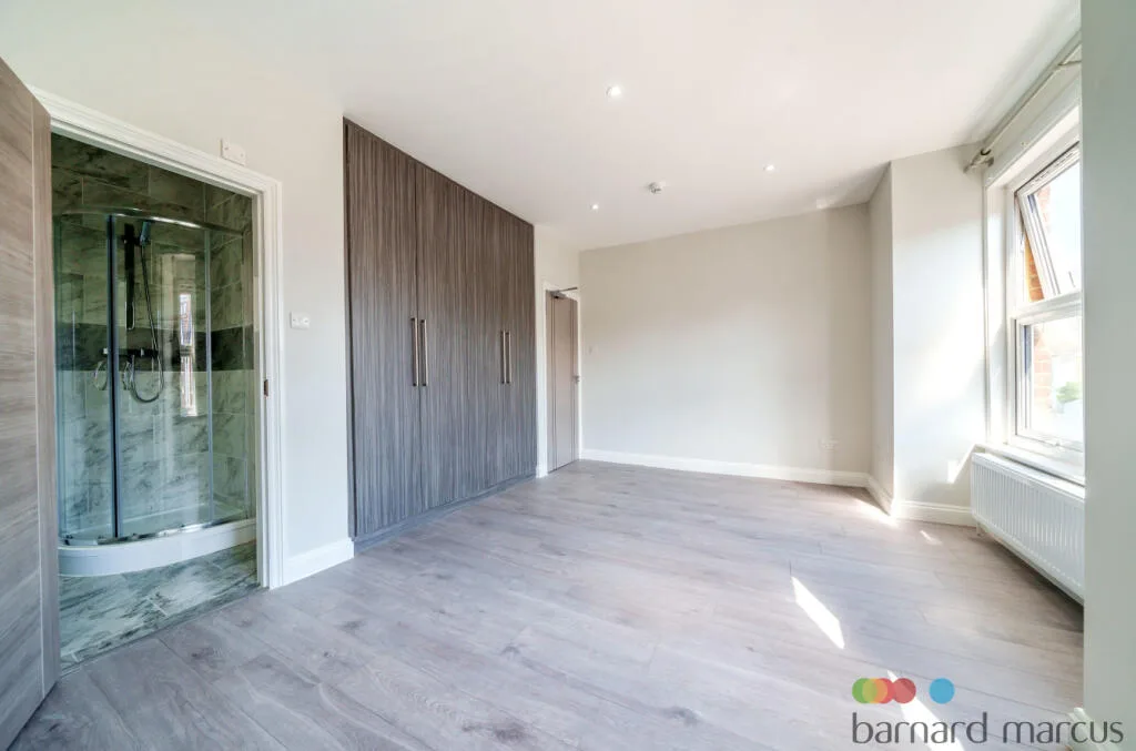 4 bedroom end of terrace house for rent