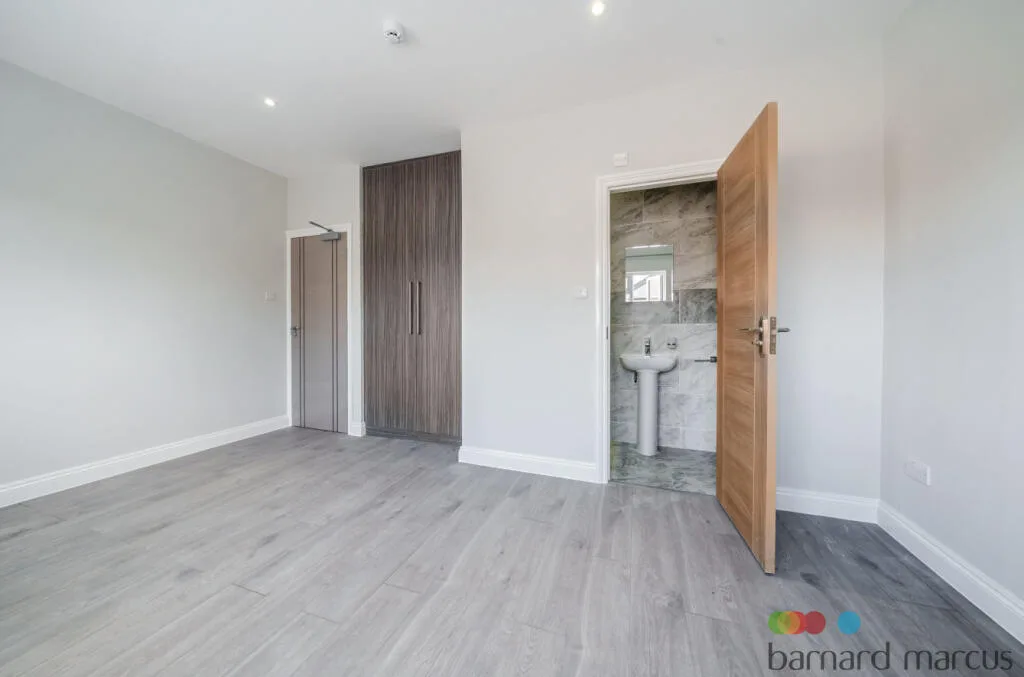 4 bedroom end of terrace house for rent