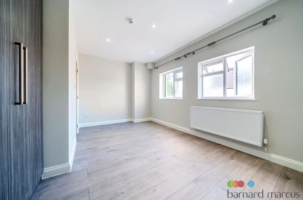 4 bedroom end of terrace house for rent
