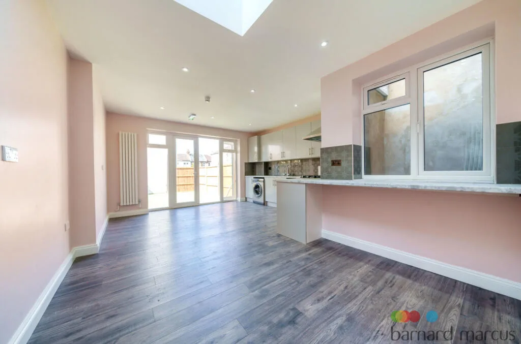 4 bedroom end of terrace house for rent