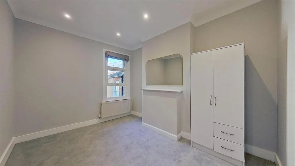 4 bedroom maisonette for rent