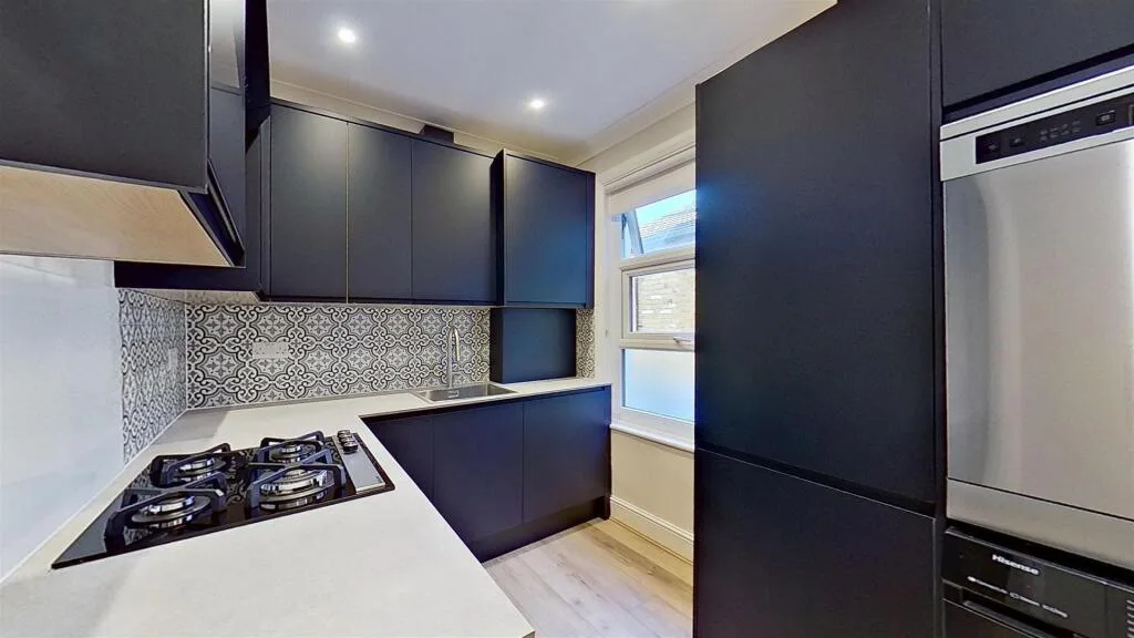 4 bedroom maisonette for rent