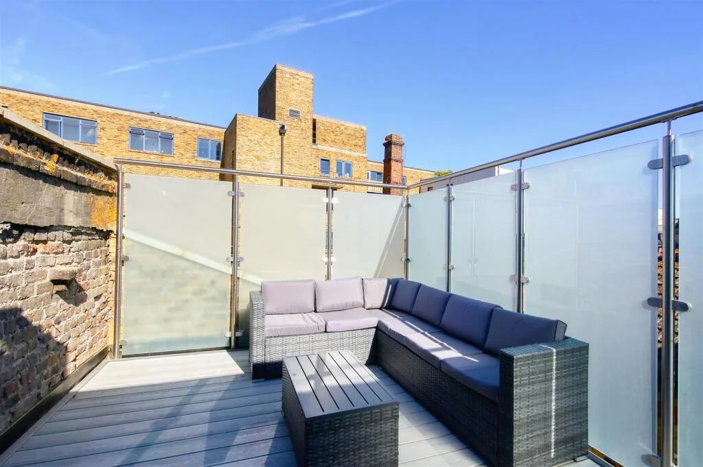 4 bedroom maisonette for rent