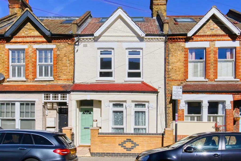4 bedroom maisonette for rent