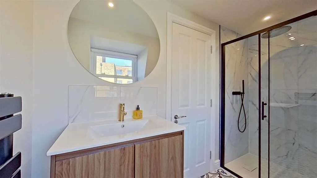 4 bedroom maisonette for rent