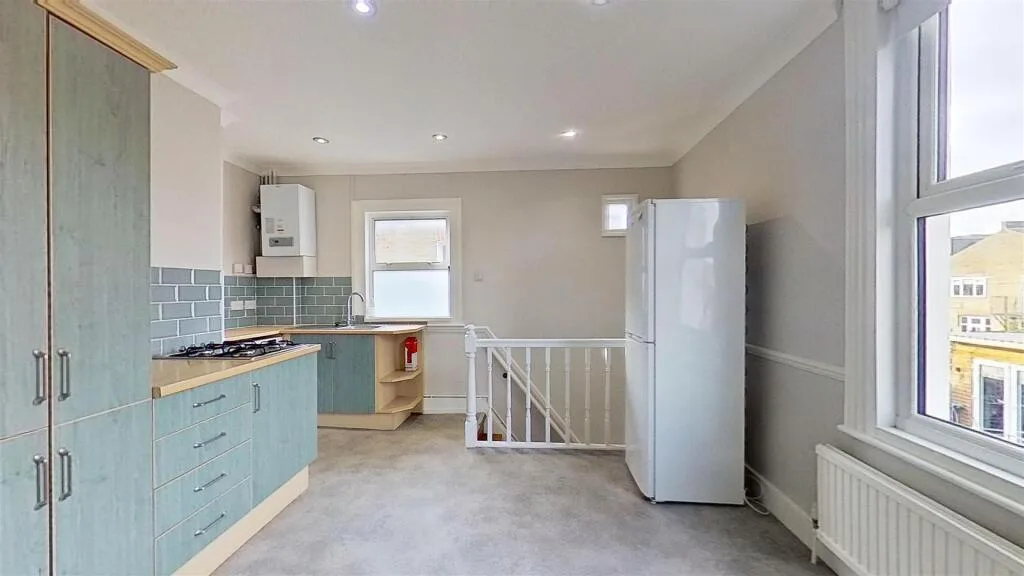 3 bedroom maisonette for rent
