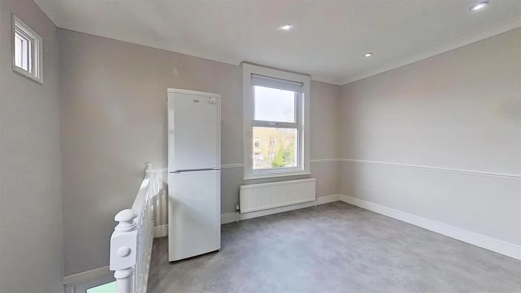 3 bedroom maisonette for rent