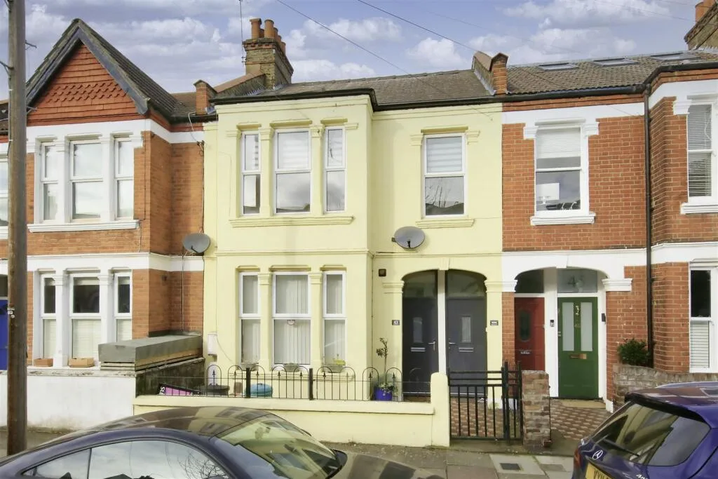 3 bedroom maisonette for rent