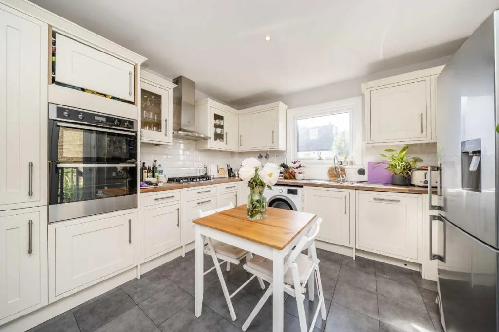 4 bedroom flat for rent