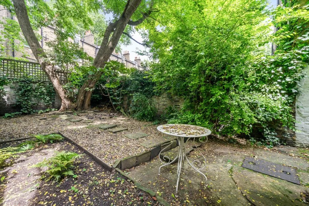1 bedroom maisonette for rent