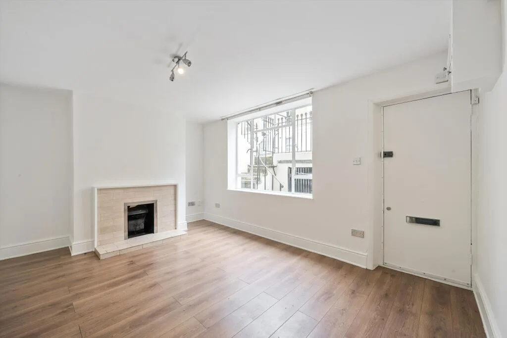 1 bedroom maisonette for rent