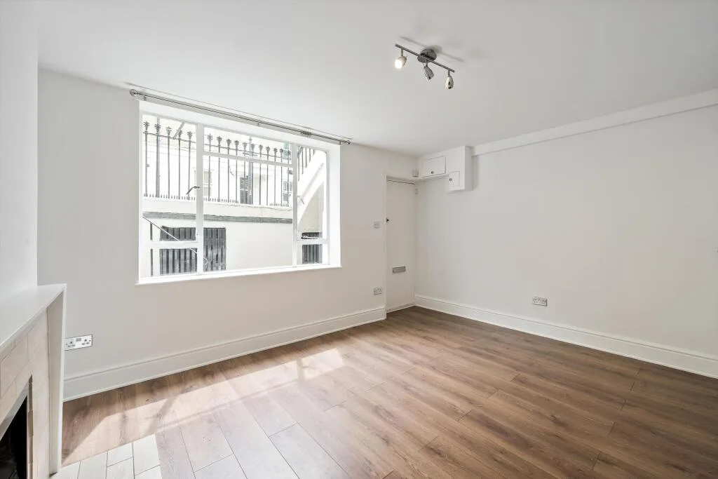 1 bedroom maisonette for rent
