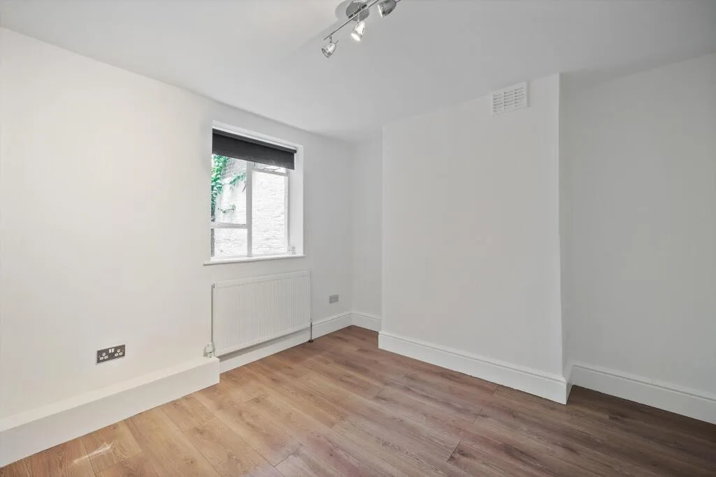 1 bedroom maisonette for rent