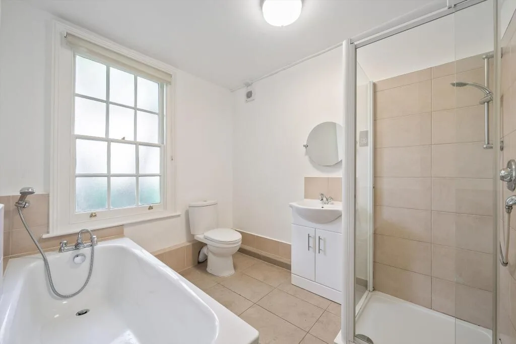 1 bedroom maisonette for rent