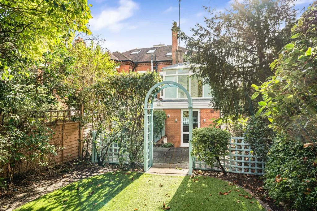 3 bedroom flat for rent