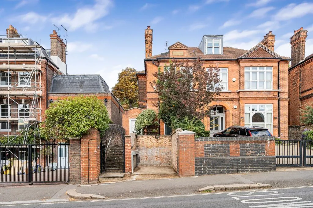 3 bedroom flat for rent