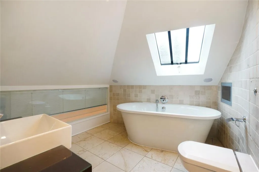 3 bedroom maisonette for rent