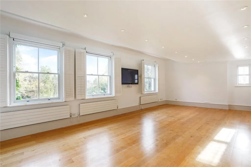 3 bedroom maisonette for rent