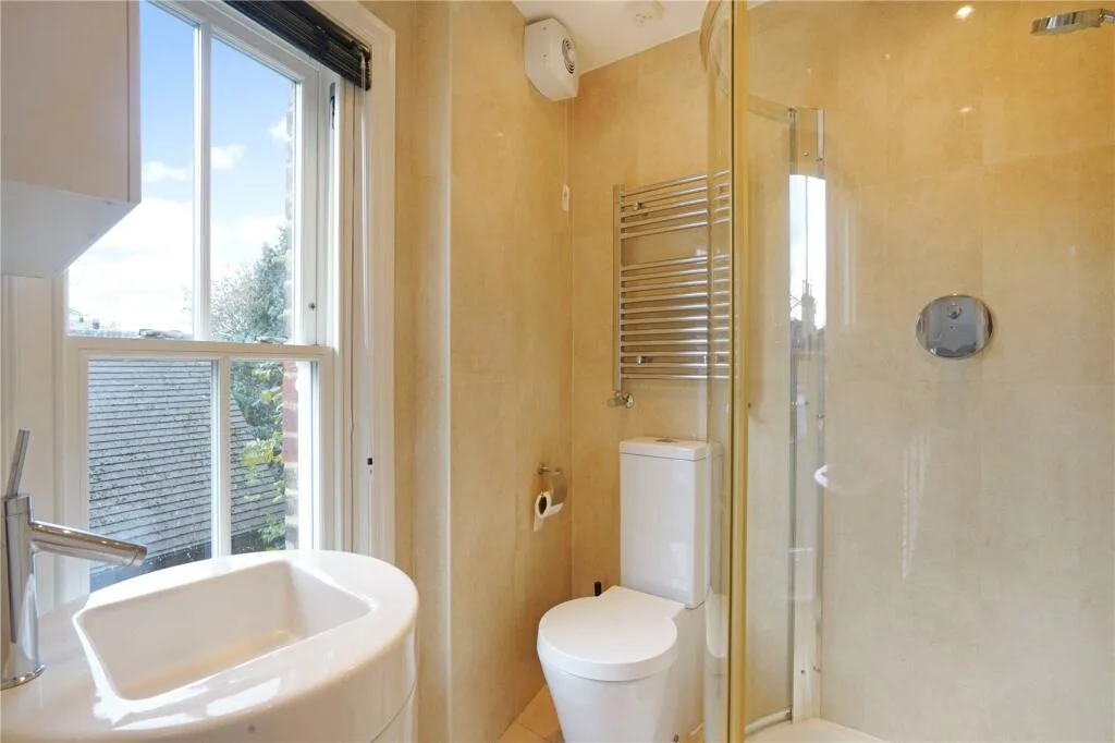 3 bedroom maisonette for rent