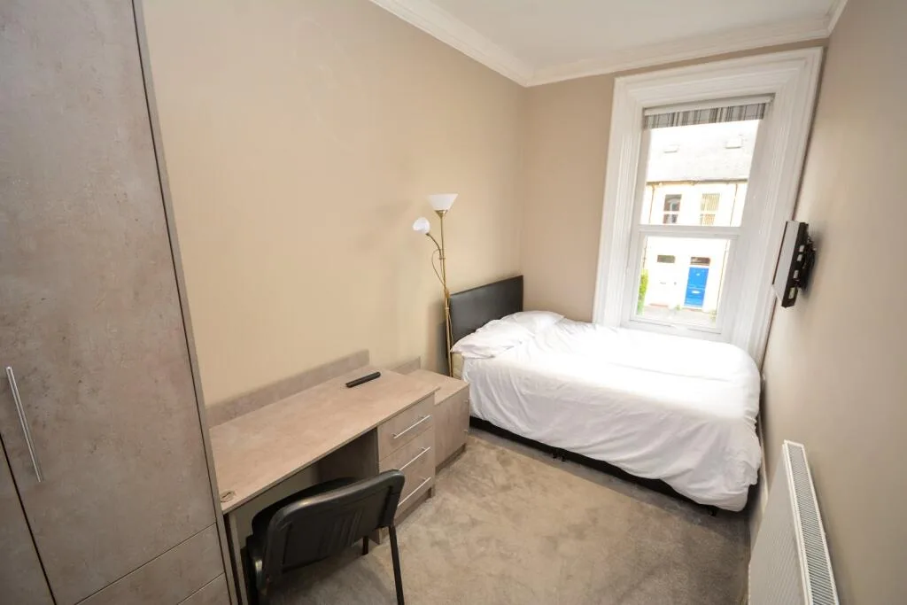 6 bedroom terraced house for rent