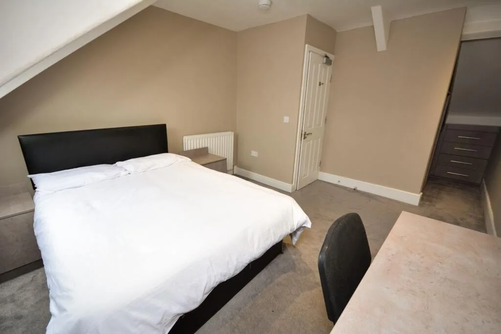 6 bedroom terraced house for rent