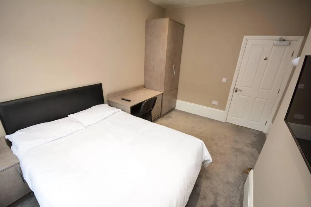 6 bedroom terraced house for rent