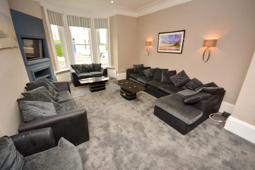 6 bedroom terraced house for rent