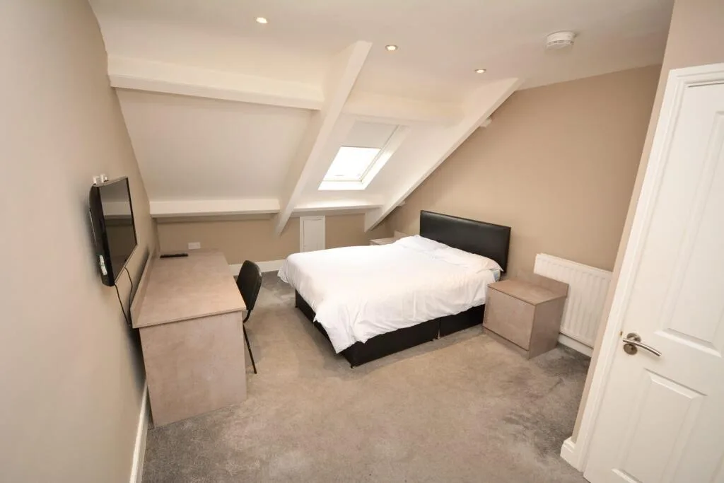 6 bedroom terraced house for rent