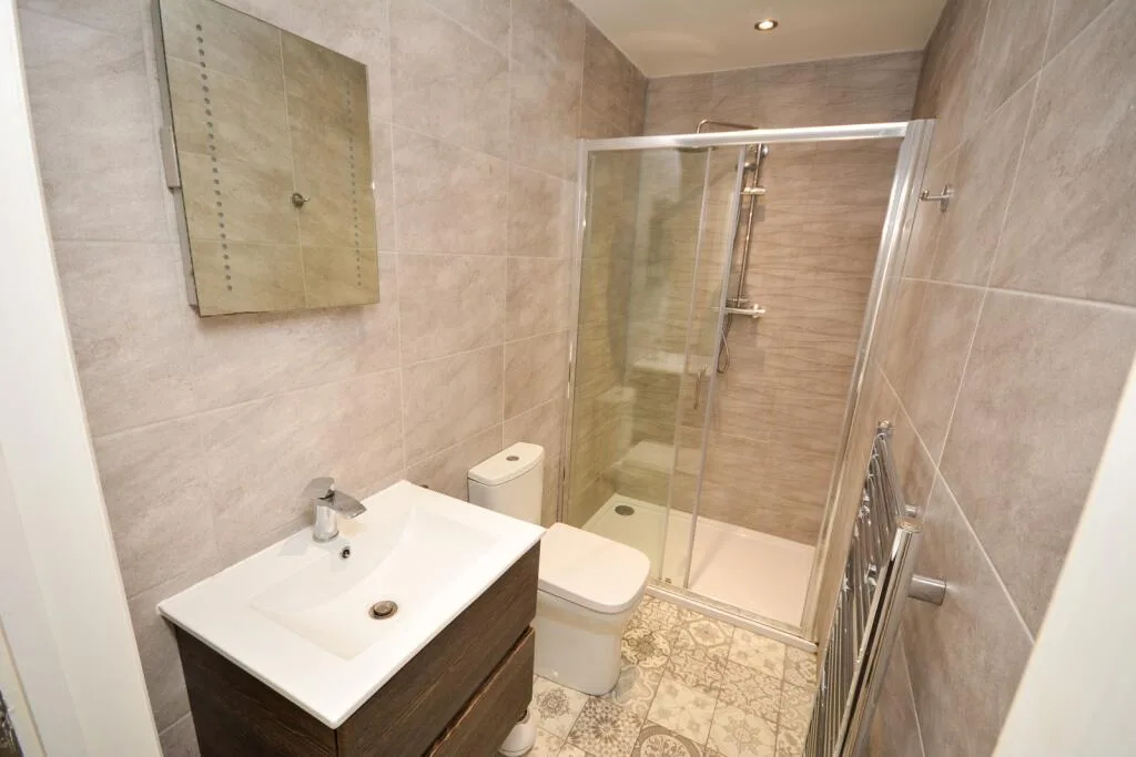 6 bedroom terraced house for rent