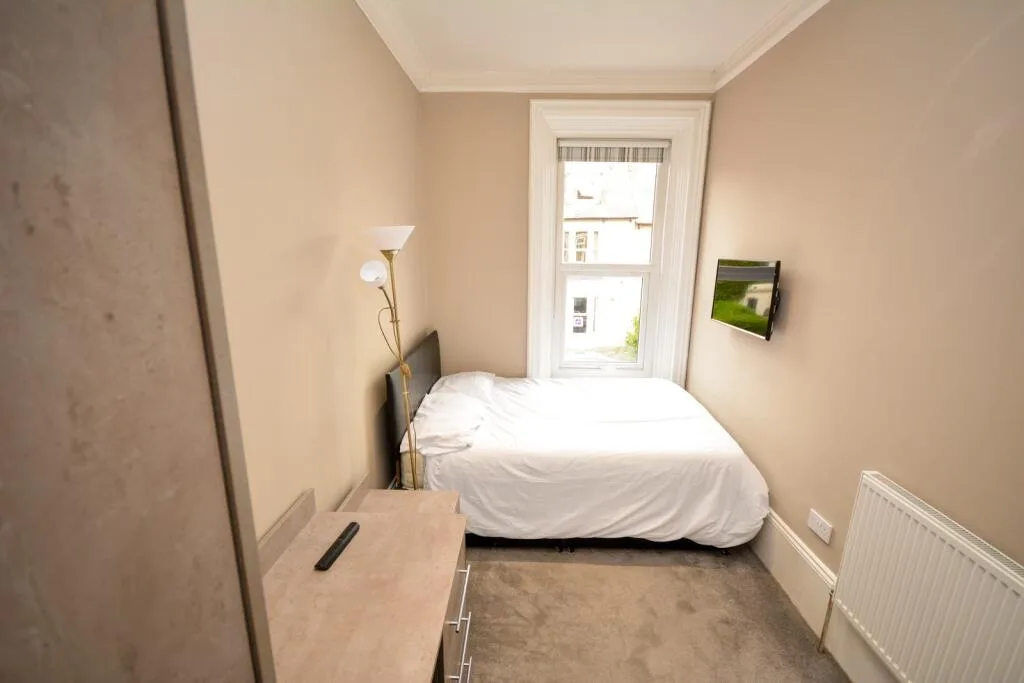 6 bedroom terraced house for rent