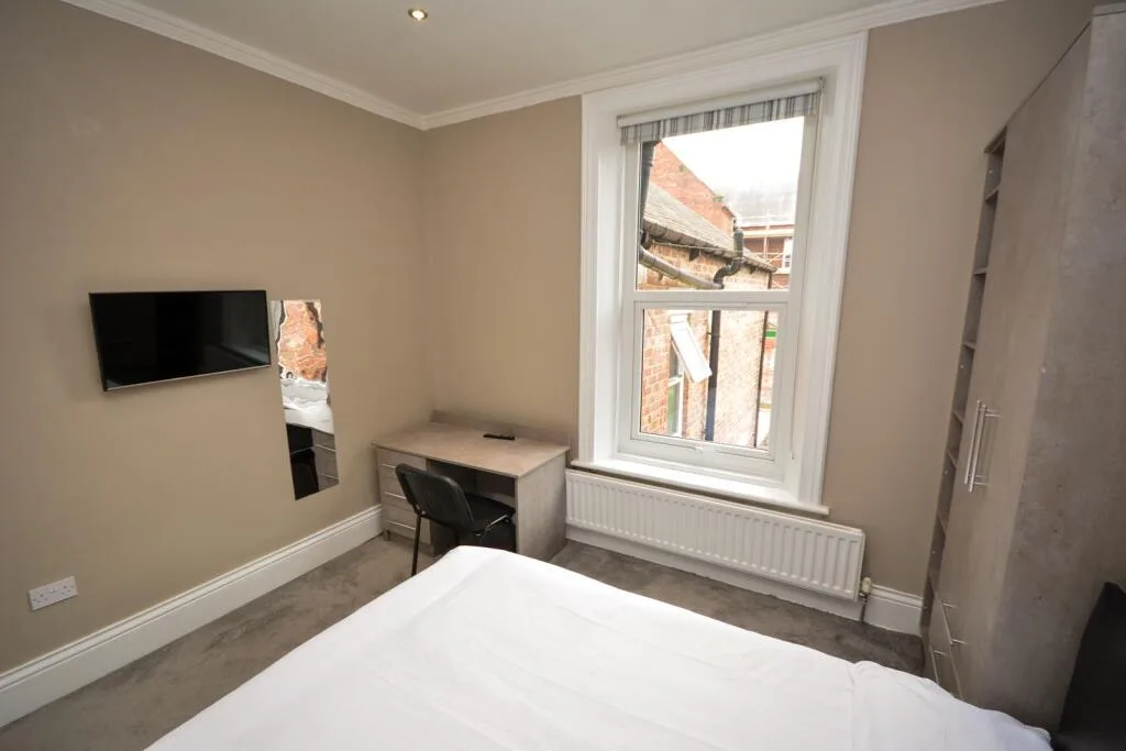 6 bedroom terraced house for rent
