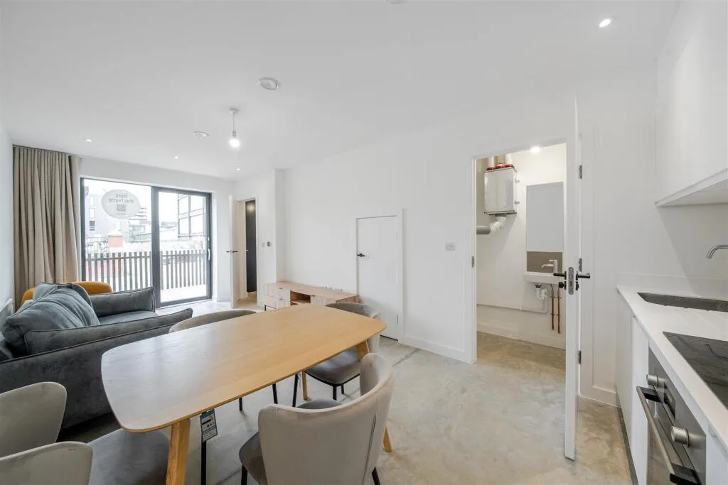 2 bedroom town house for rent