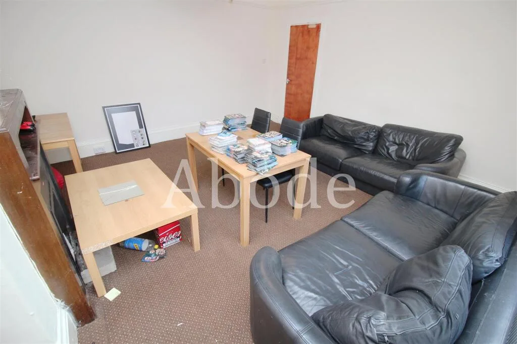 6 bedroom house for rent