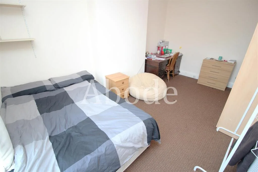 6 bedroom house for rent