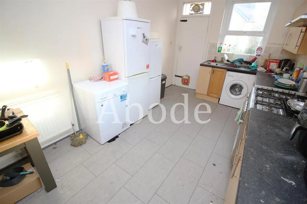 6 bedroom house for rent
