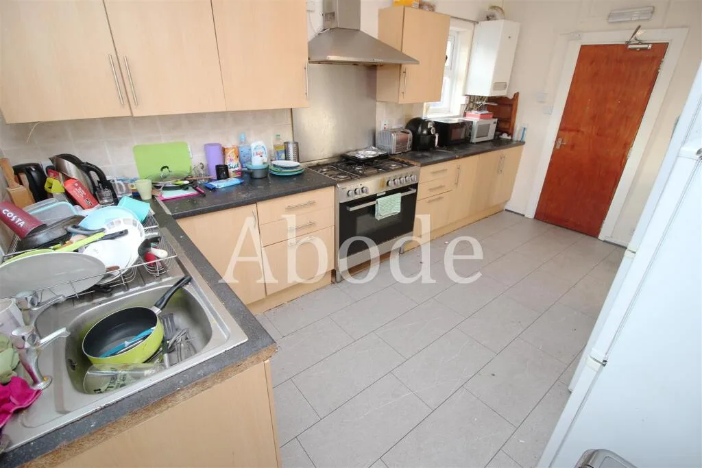 6 bedroom house for rent